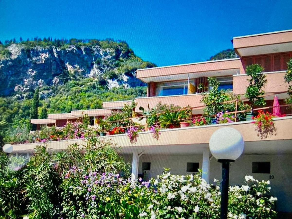 Appartamento Peppino Mit Seeblick Und Pool Riva Zewnętrze zdjęcie